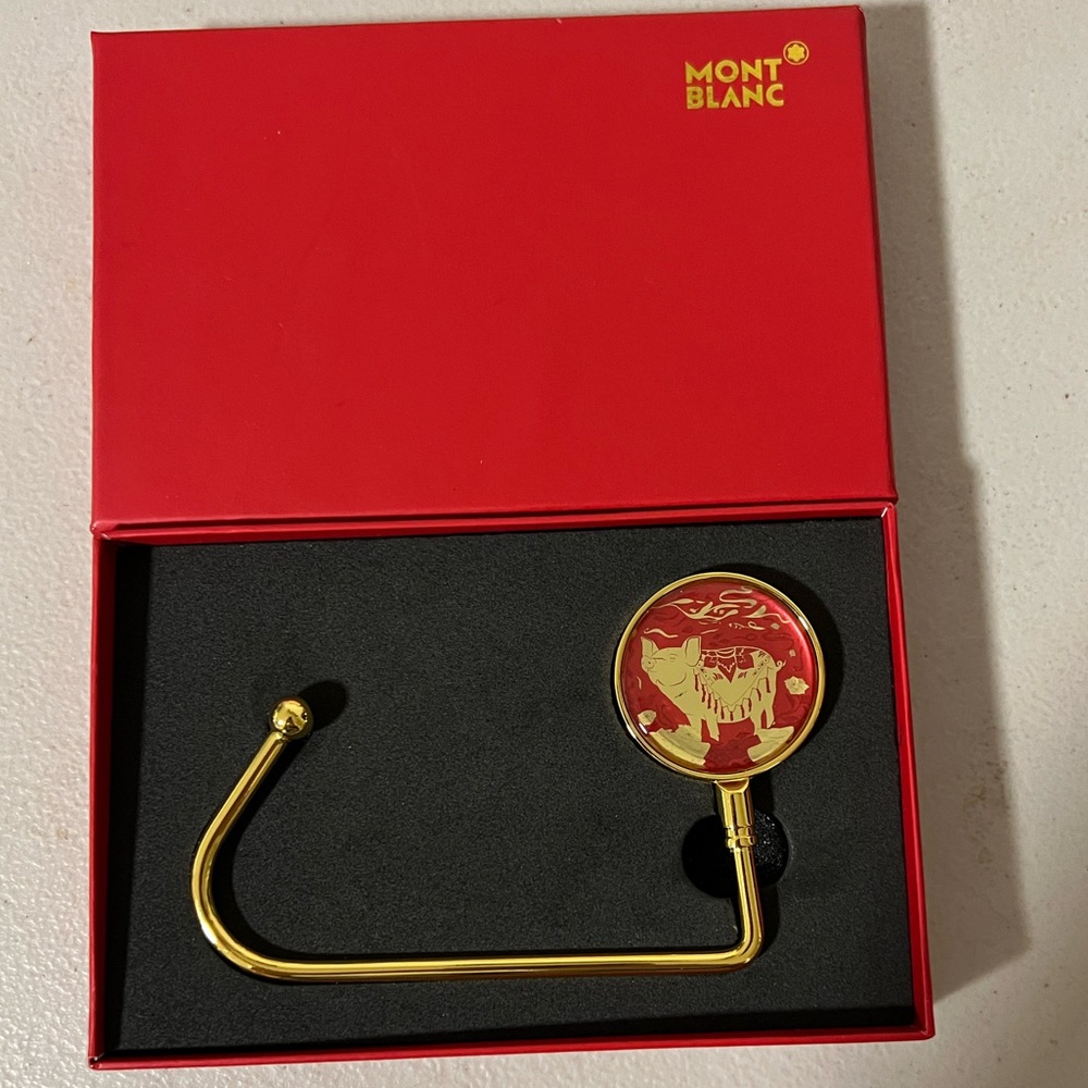 MontBlanc year of pig zodiac purse hook
